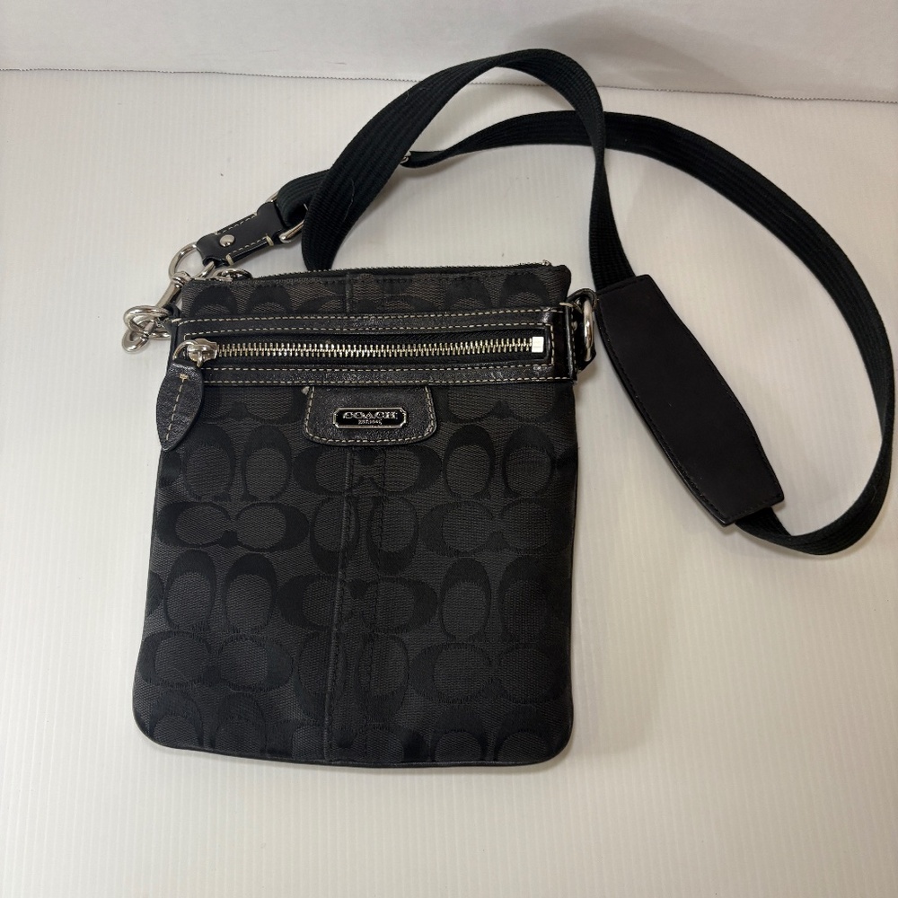 Coach Logo Penelope Black Crossbody Shoulder Bag Purse Purple Lining 42190